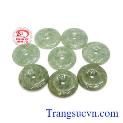 Với ý nghĩa về thời trang và phong thủy, ngọc cẩm thạch ngày càng được sử dụng phổ biến.