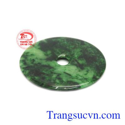 Mặt đồng xu cẩm thạch phát tài được chạm khắc từ ngọc cẩm thạch thiên nhiên.