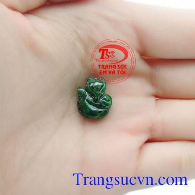 Mặt hồ ly ôm hoa Jadeite đẹp.