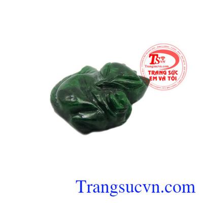 được chạm khắc tinh tế, chất lượng.