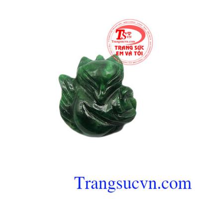 Mặt hồ ly ôm hoa Jadeite thiên nhiên.