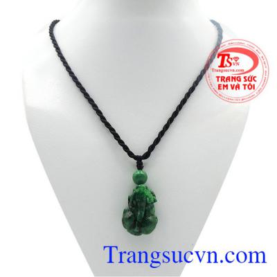 Mặt tỳ hưu Jadeite thiên nhiên.