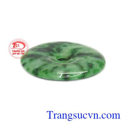 Ngọc cẩm thạch thiên nhiên thường được các vua quan thời xưa sử dụng.