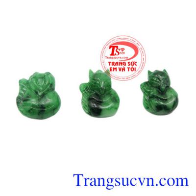 Mặt hồ ly ngọc Jadeite phù hợp làm quà tặng cho người thân, bạn bè.