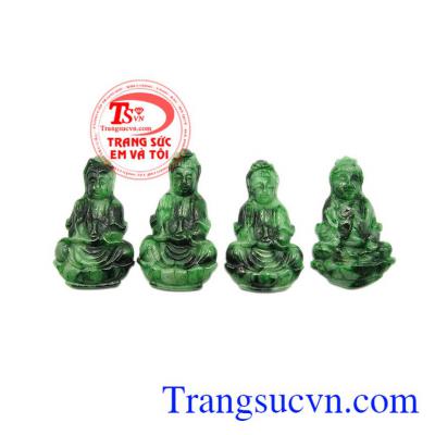 Mặt cẩm thạch quan âm được dùng làm mặt dây chuyền đeo cổ.