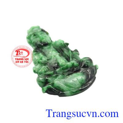 Phật Bà Quan Âm tượng trưng cho sự may mắn, lạc quan, vui vẻ và loại bỏ điềm xuôi cho chủ nhân