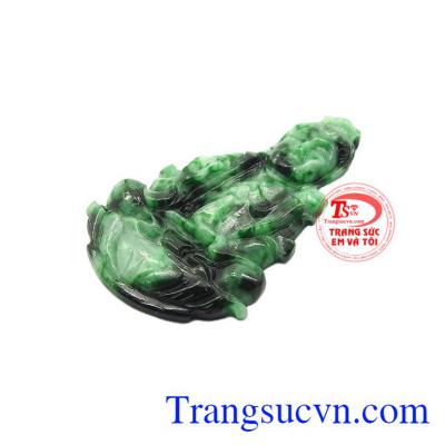 Còn ngọc cẩm thạch đem lại may mắn, xua đuổi tà khí cho người sử dụng
