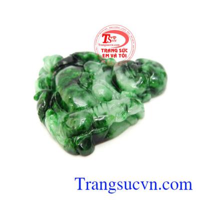 Người có tài thì không thể không có đức, vì vậy mà ngọc cẩm thạch sẽ lan tỏa nguồn năng lượng sống từ đá để nuôi dưỡng phẩm chất cho người sở hữu món trang sức này