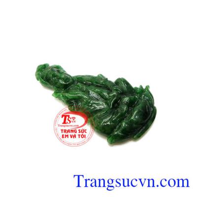 Người sở hửu ngọc cẩm thạch lâu dần sẽ hút được nguồn năng tỏa ra từ ngọc, mang linh khí từ đá giúp chủ nhân gặp điều may mắn