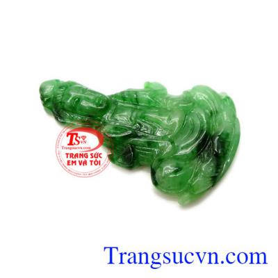 Ngọc cẩm thạch từ lâu đã là vật mang đến bình an, giải trừ tà ma, xua đuổi điều xấu