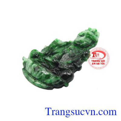 Từ xưa đến nay thì Phật Bà Quan Âm được chúng sinh thờ cúng rất thành kính vì vậy Mặt Jadeite Phật quan âm may mắn rất được yêu thích do chúng chứa vô số ý nghĩa về mặt tâm linh
