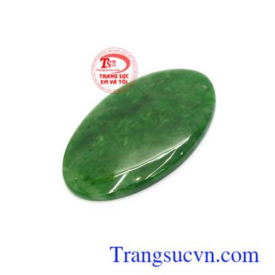 Mặt ngọc Jadeite phù hợp làm mặt dây chuyền sang trọng và đẳng cấp