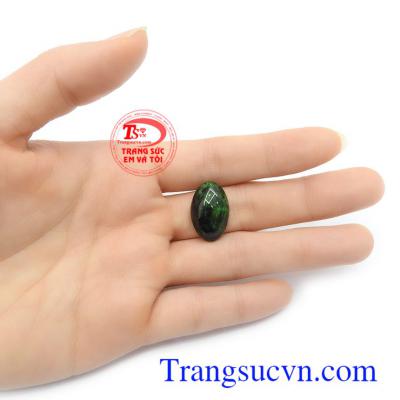 Mặt ngọc Jadeite thiên nhiên cao cấp, là món quà ý nghĩa dành tặng người bạn yêu thương.