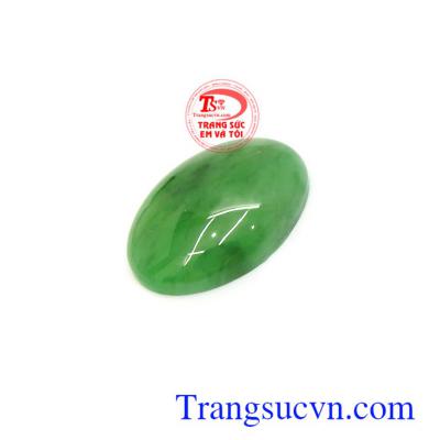 Mặt ngọc cẩm thạch mang lại bình an, may mắn, tài lộc cho chủ nhân, vì vậy rất được mọi người ưa chuộng