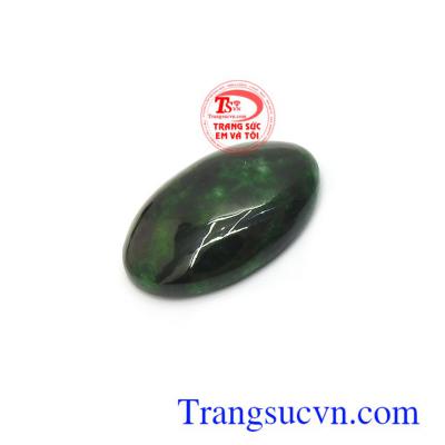 Ngoài ra ngọc cẩm thạch còn giúp xua đuổi trừ tà chống lại ma quỷ, mang lại bình an trong cuộc sống