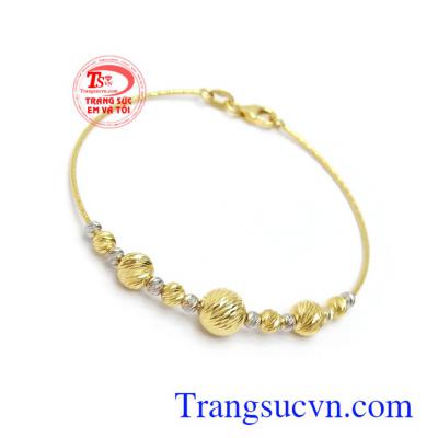 Lắc tay vàng 10k duyên dáng tôn lên sự sang trọng, dịu dàng và thời trang cho phái đẹp, là món quà ý nghĩa dành tặng người bạn yêu thương