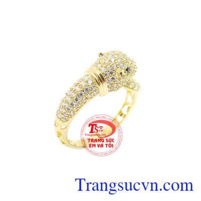 Sản phẩm được đính kết đá nhân tạo lấp lánh mang lại vẻ trẻ trung thời thượng