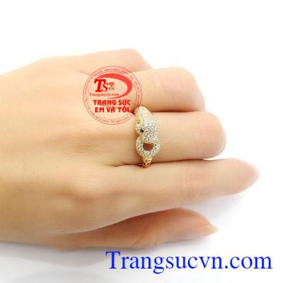  Nhẫn được chế tác hình báo gấm tăng quyền lực và khả năng lãnh đạo củ chủ nhân