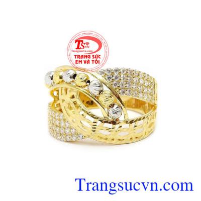 Trang sức Em và Tôi chuyên cung cấp các sản phẩm trang sức vàng, trang sức bạc, đá quý thiên nhiên, v.v... gồm những mẫu mã đa dạng về chủng loại và đảm bảo uy tín chất lượng
