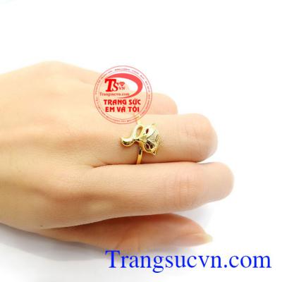 Những cô gái chưa có gia đình hay đã có gia đình đều mang trên mình linh vật hồ ly để mong có được tình yêu hạnh phúc