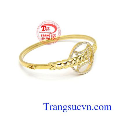 được chế tác tinh xảo theo công nghệ của Italy.