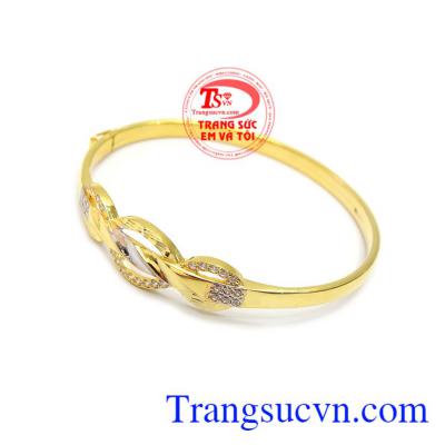 Sản phẩm toát lên vẻ sang trọng, quý phái, tôn lên vẻ đẹp cho phái nữ.