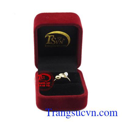 Sản phẩm được chế tác từ vàng 10k nhập khẩu nguyên chiếc từ Korea