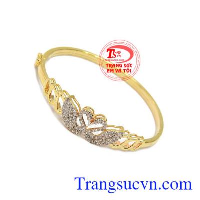 là sản phẩm được chế tác tinh xảo, sắc nét, hợp thời trang.