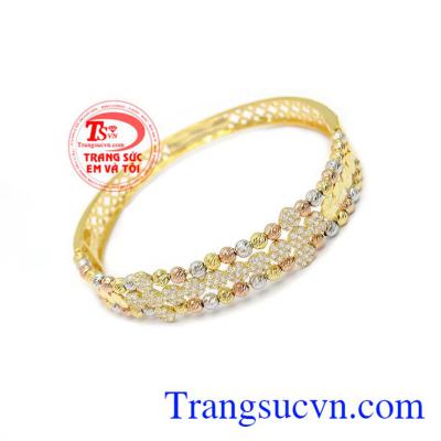 là sản phẩm được chế tác theo công nghệ Italy chất lượng cao, với đường nét tinh tế, hợp thời trang.