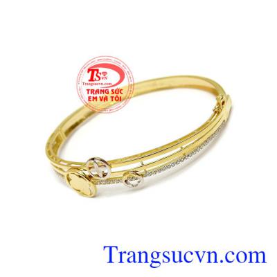 Vòng tay Korea vàng 10k mang đến sự dịu dàng, duyên dáng cho phái đẹp.