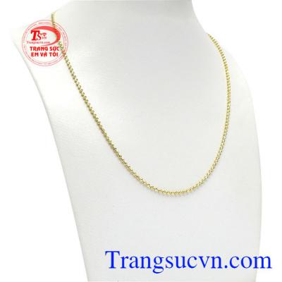 Dây chuyền bi với thiết kế đơn giản nhưng vẫn nổi bật và tôn lên vẻ nữ tính cho phái nữ