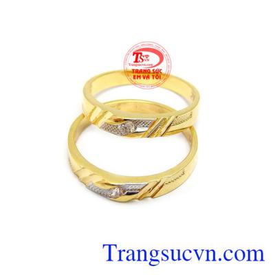 Nhẫn cưới là biểu tượng cho sự gắn kết cho một tình yêu bền chặt, là chứng minh cho một tình yêu đã đi đến một cái kết viên mãn,