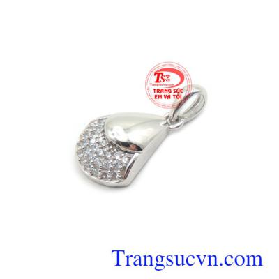 Mặt dây vàng trắng 10k là món quà ý nghĩa dành tặng người ban yêu thương