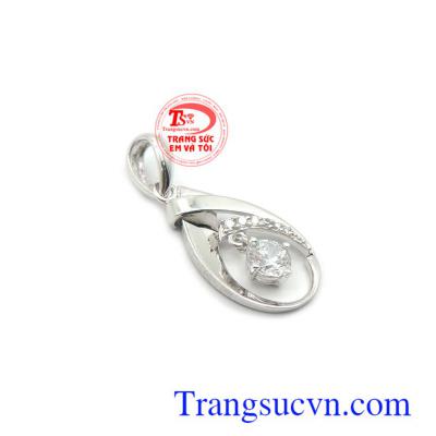 Mặt dây Korea 10k quý phái dễ dàng kết hợp nhiều loại dây chuyền khác nhau, mang lại nét cá tính, dịu dàng và sang trọng