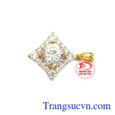 Mặt dây quý phái vàng 10k có thể kết hợp với dây chuyền vàng