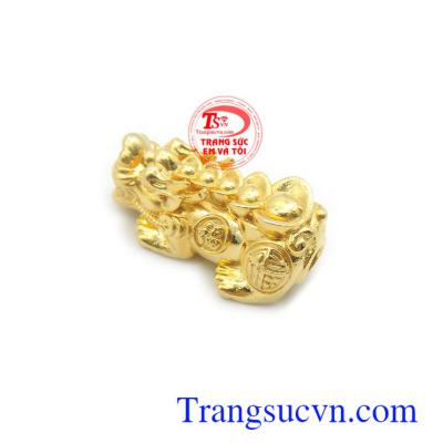Mặt dây Tỳ hưu 10k thịnh vượng với Tỳ hưu là linh vật được ưa chuộng bậc nhất trong phong thủy bởi khả năng chiêu tài lộc, của cải, giải trừ hung khí, mang lại bình an, may mắn và tài lộc cho người đeo
