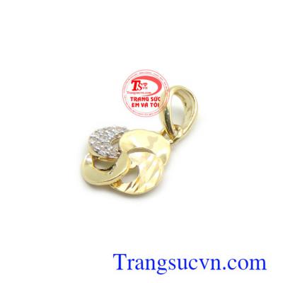 Mặt dây chuyền nữ 10k sang trọng, tinh xảo, là món quà ý nghĩa dành tặng người bạn yêu thương