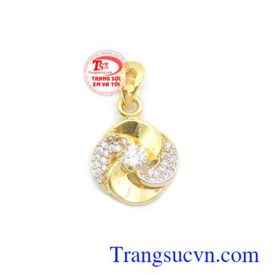 Mặt dây nữ vàng 10k thời thượng kiểu dáng đẹp, chế tác tinh xảo, sắc nét, phù hợp nhiều loại dây chuyền và phong cách thời trang khác nhau