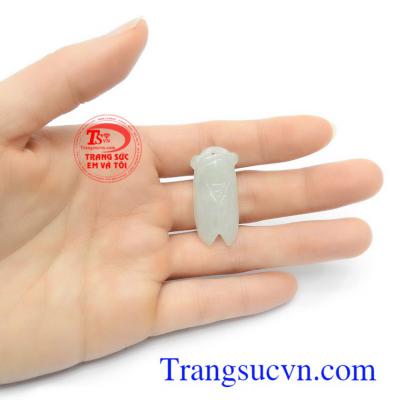 Ve sầu chạm khắc tinh xảo, sắc nét, là món quà ý nghĩa dành tặng người bạn yêu thương