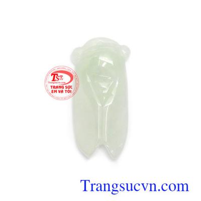 Con ve ngọc cẩm thạch thiên nhiên chạm khắc đẹp, chất lượng ngọc đảm bảo, phù hợp làm mặt dây chuyền đeo hợp thời trang và phong thủy