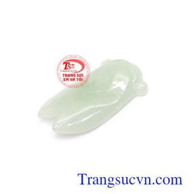 Đối với người lớn có tác dụng như lá bùa hộ mệnh, mang lại nhiều may mắn và tránh tiểu nhân đố kỵ