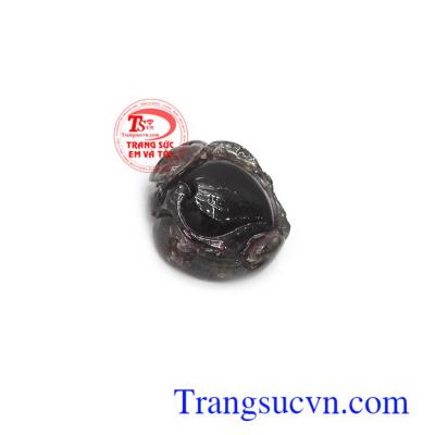 Hoa đá Tourmaline dưa hấu phù hợp làm mặt dây chuyền, đeo sang trọng, tinh tế và quý phái, là món quà tặng ý nghĩa cho người yêu thương