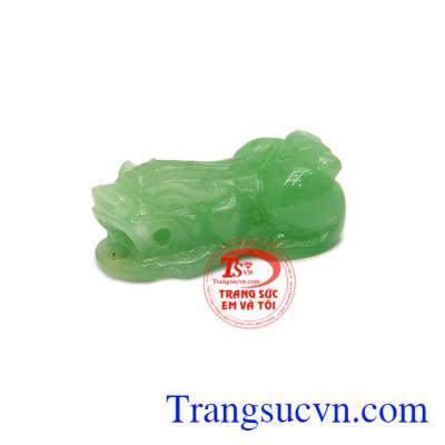 Tỳ hưu ngọc cẩm thạch đẹp phù hợp làm mặt dây, nhân, có tác dụng làm đồ trang sức, trong phong thủy có ý nghĩa mang lại may mắn, tài lộc, của cải