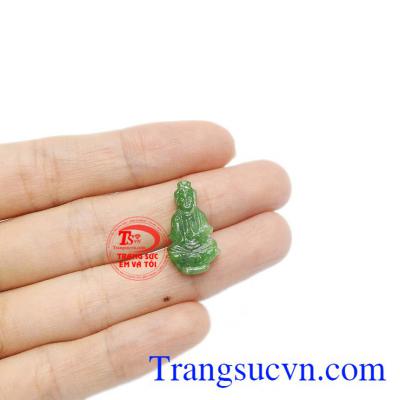 Mặt ngọc nhỏ thích hợp dành cho nữ, có thể bọc vàng hoặc bạc để tăng tính bền vững. 