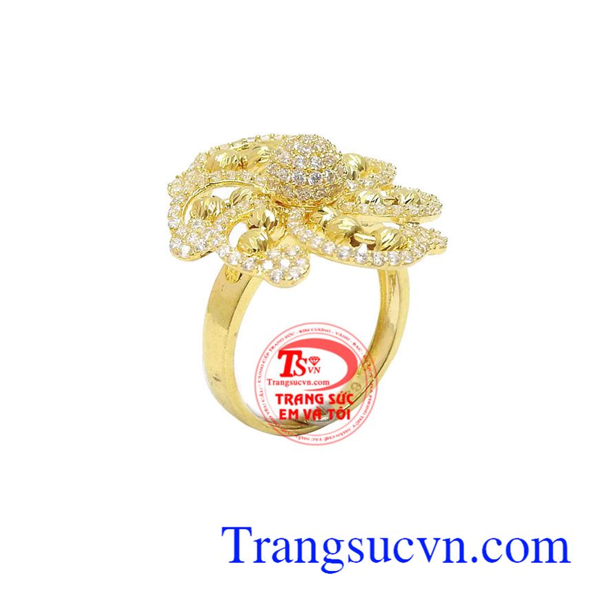 Nhẫn nữ hoa vàng 10k đẳng cấp được thiết kế mang tính sang trọng, thời thượng