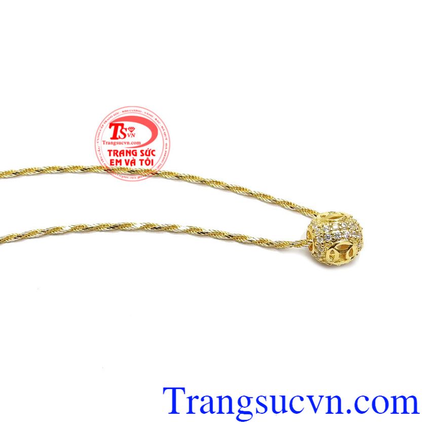 Mặt dây chuyền nữ vàng quý phái dễ kết hợp cùng nhiều kiểu dây chuyền vàng