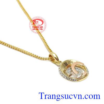 Bộ dây chuyền giúp người đeo càng thêm tự tin và quyến rũ hơn.