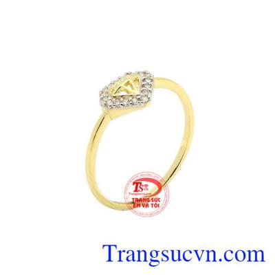 Trang sức Em và Tôi có đa dạng chủng loại sản phẩm, chuyên nhận chế tác theo yêu cầu, đảm bảo uy tín chất lượng.