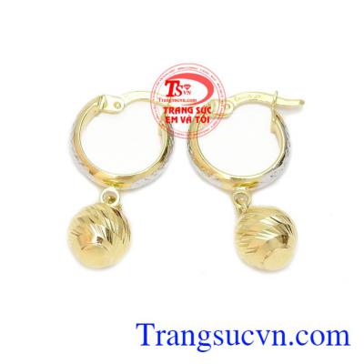 Hoa tai vốn là món trang sức không thể thiếu đối với phái đẹp