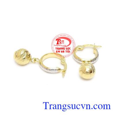 Hoa tai vàng ý tiểu thư thuộc một trong những top sản phẩm bán chạy nhất tại Trang sức Em và Tôi